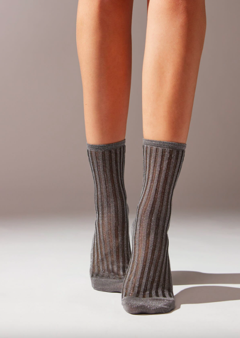 Heels και κάλτσες: To street style combo που θα φορέσουμε και στις γιορτές-6