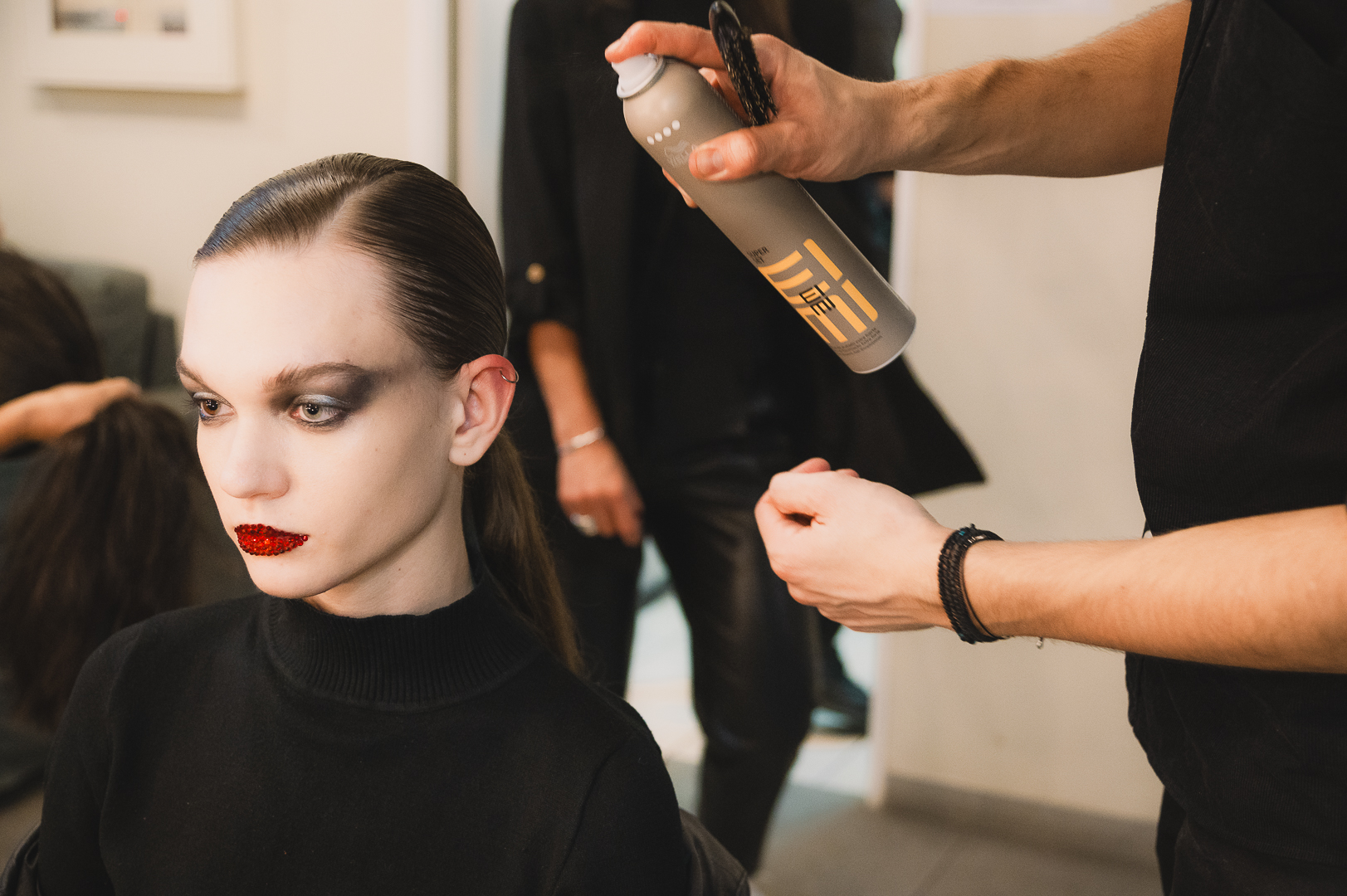 Τα εντυπωσιακά χτενίσματα από το show Dimitris Petrou είχαν την υπογραφή του Γιώργου Δουδέσση και της Wella Professionals-4