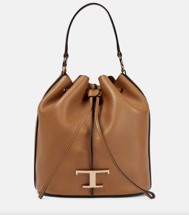 Οι Γαλλίδες ορκίζονται στη νέα bucket bag για το 2024-5