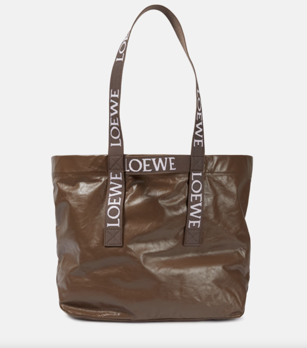 Οι mini bags δίνουν τη θέση τους στις oversized για το 2024-5