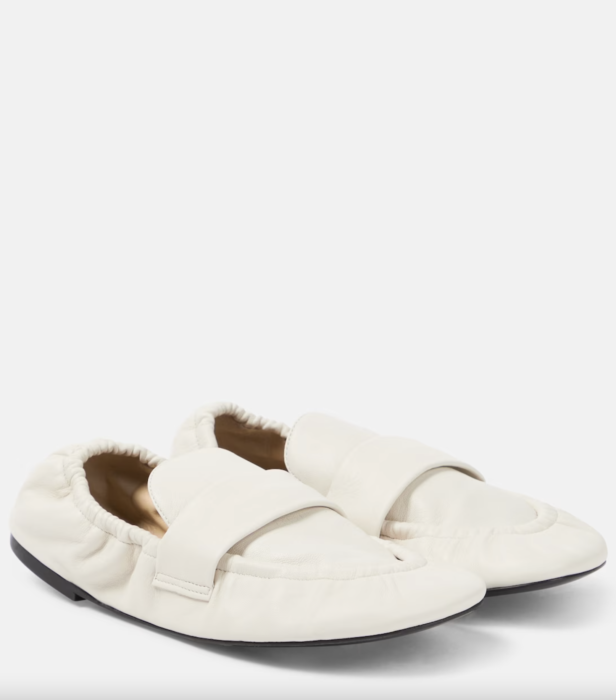 Sleek loafers: Αυτό είναι το νέο στυλ που θα πρωταγωνιστήσει στο street style το 2024-7