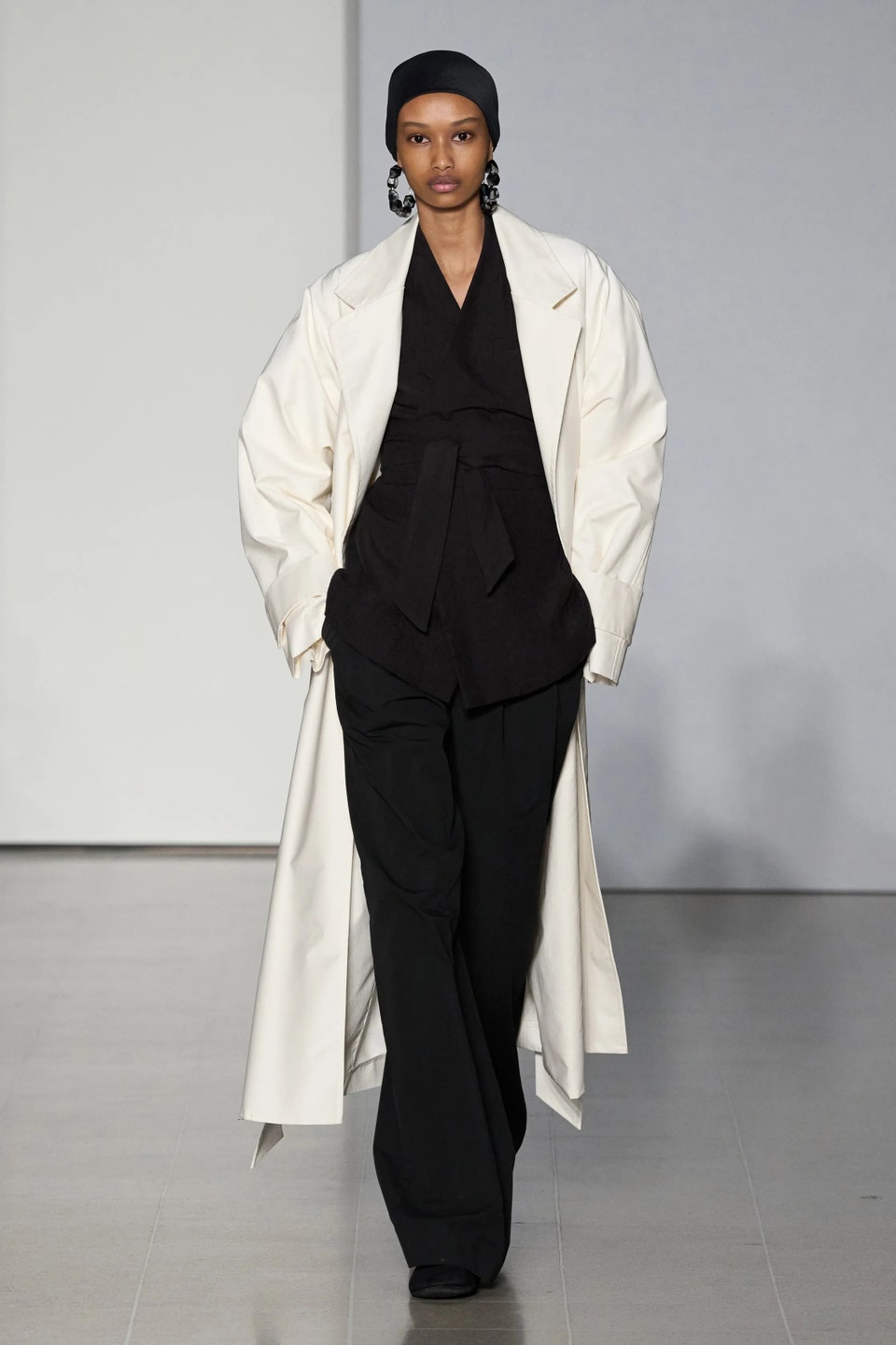 Minimal Aesthetic: 6 catwalk trends διατηρούν το στυλ στην πρώτη γραμμή της μόδας-1