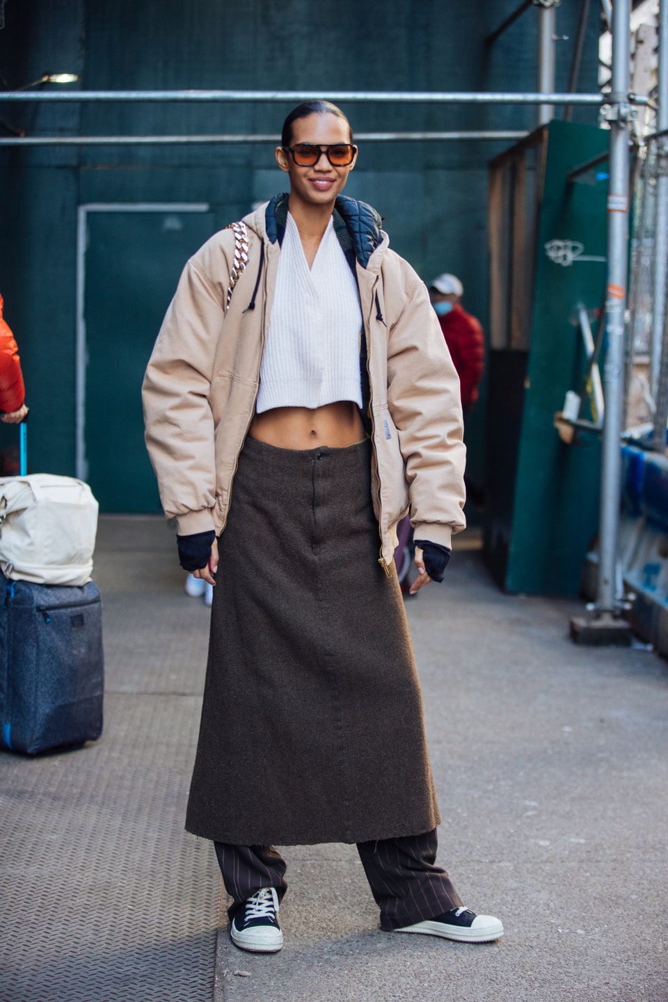 Skirt over pants: 3 looks για να υιοθετήσετε το fashion combo-4