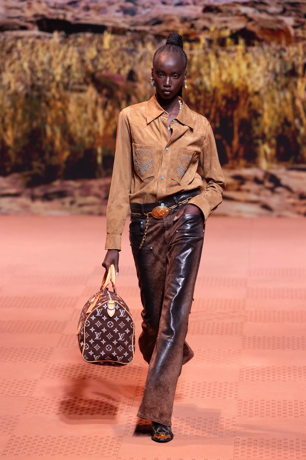 3 τάσεις θα κρατήσουμε από τη menswear συλλογή του Pharrell Williams για τον Louis Vuitton-2