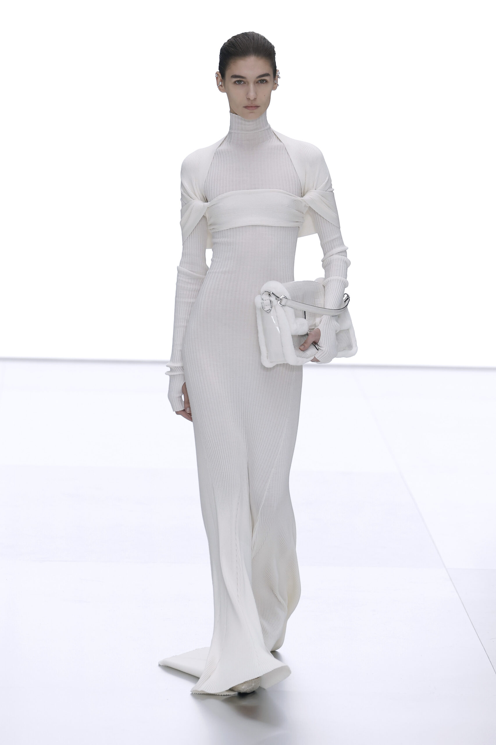 Τα 5 neutrals της άνοιξης από το Fendi Couture show-1