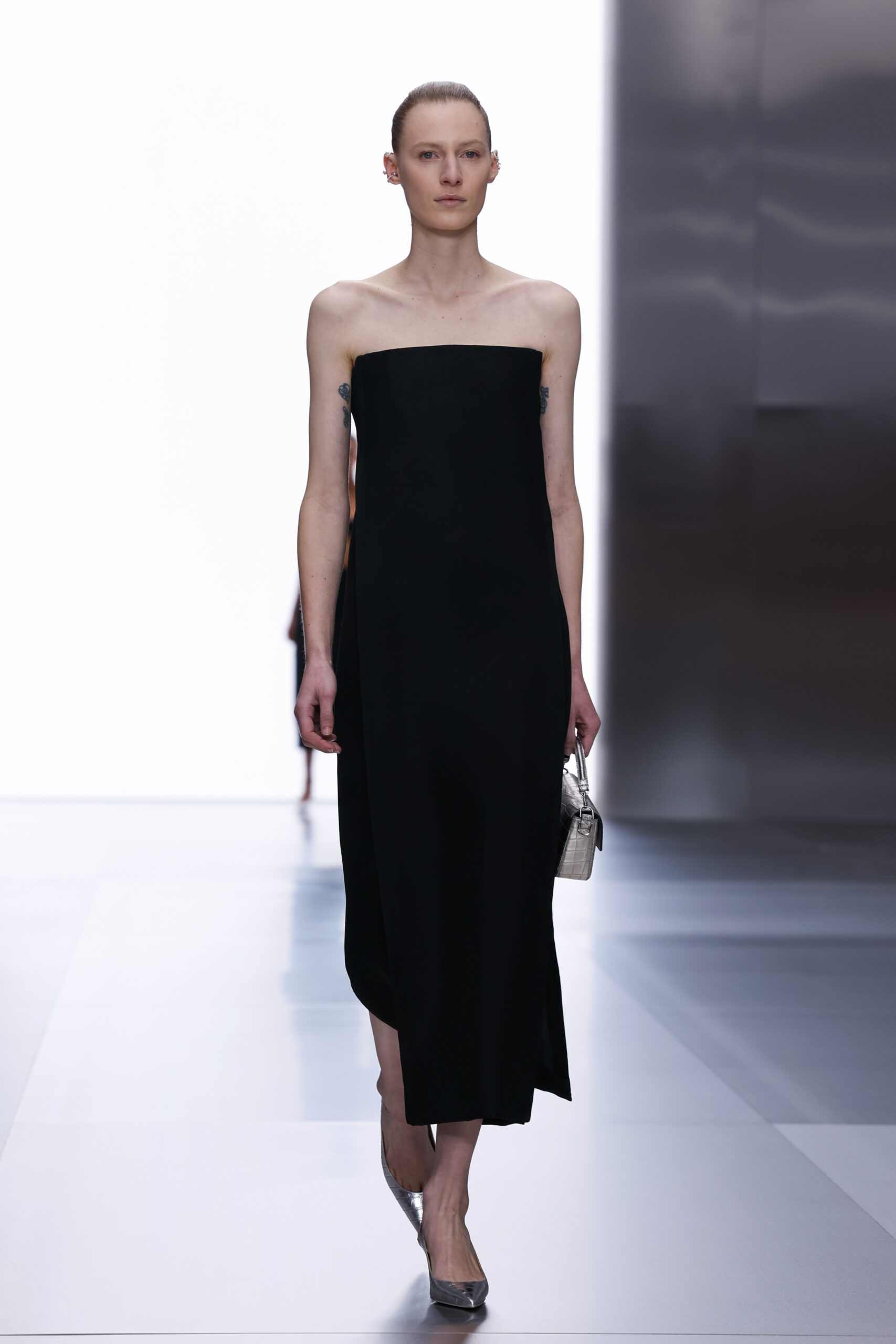 Τα 5 neutrals της άνοιξης από το Fendi Couture show-2