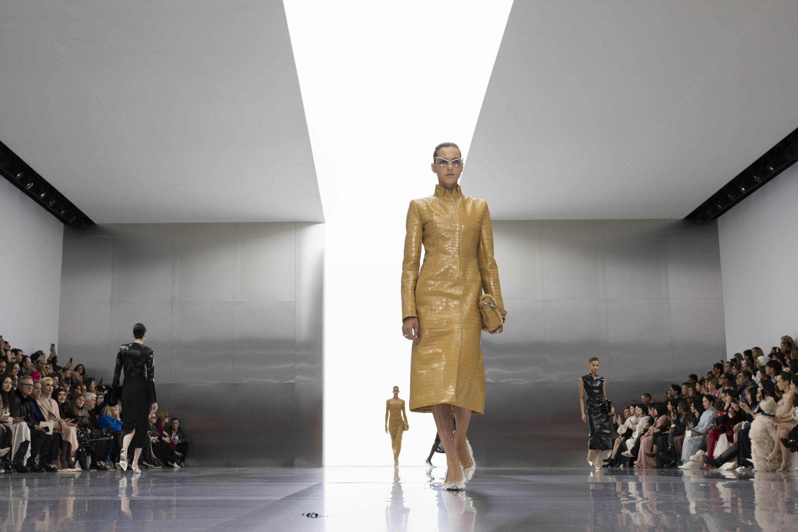 Τα 5 neutrals της άνοιξης από το Fendi Couture show-3