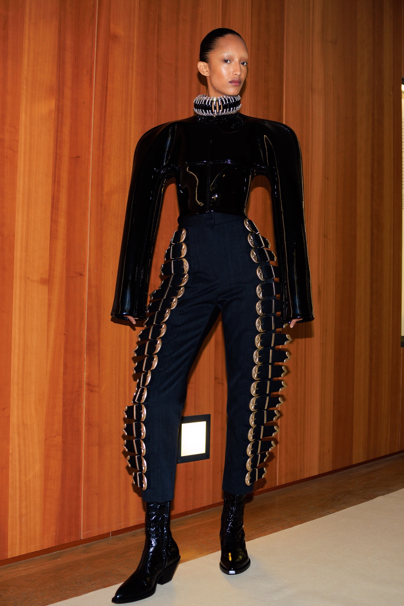 Schiaparelli Couture SS24: Τα πιο ωραία look από το εντυπωσιακό show στο Παρίσι-1