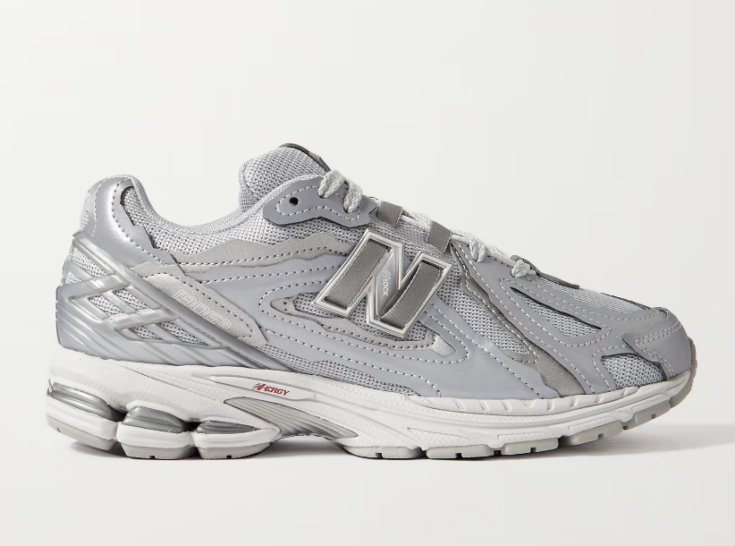 Αυτά τα γκρι sneakers είναι η πιο chic τάση τώρα-4