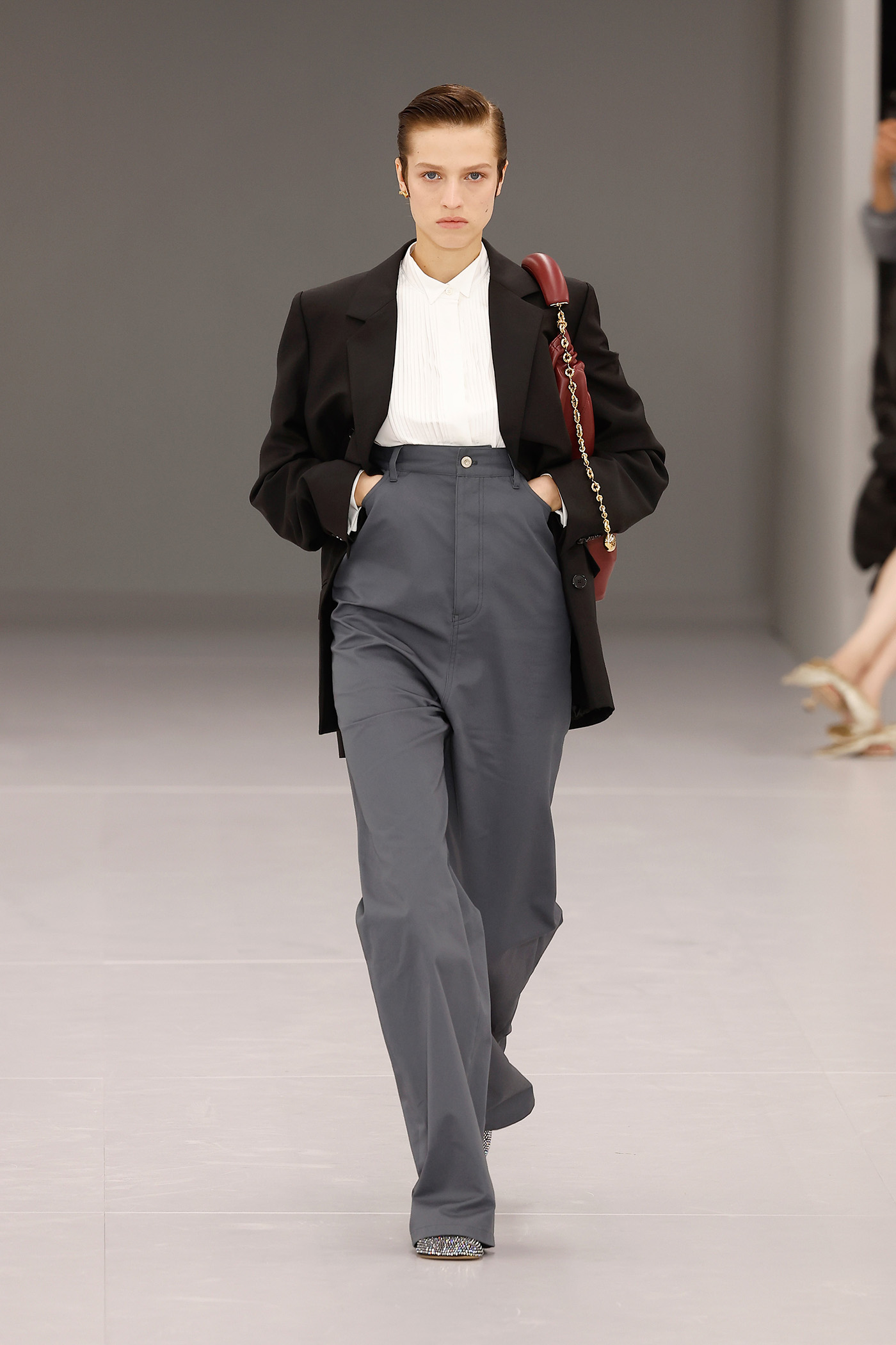 Minimal Aesthetic: 6 catwalk trends διατηρούν το στυλ στην πρώτη γραμμή της μόδας-2