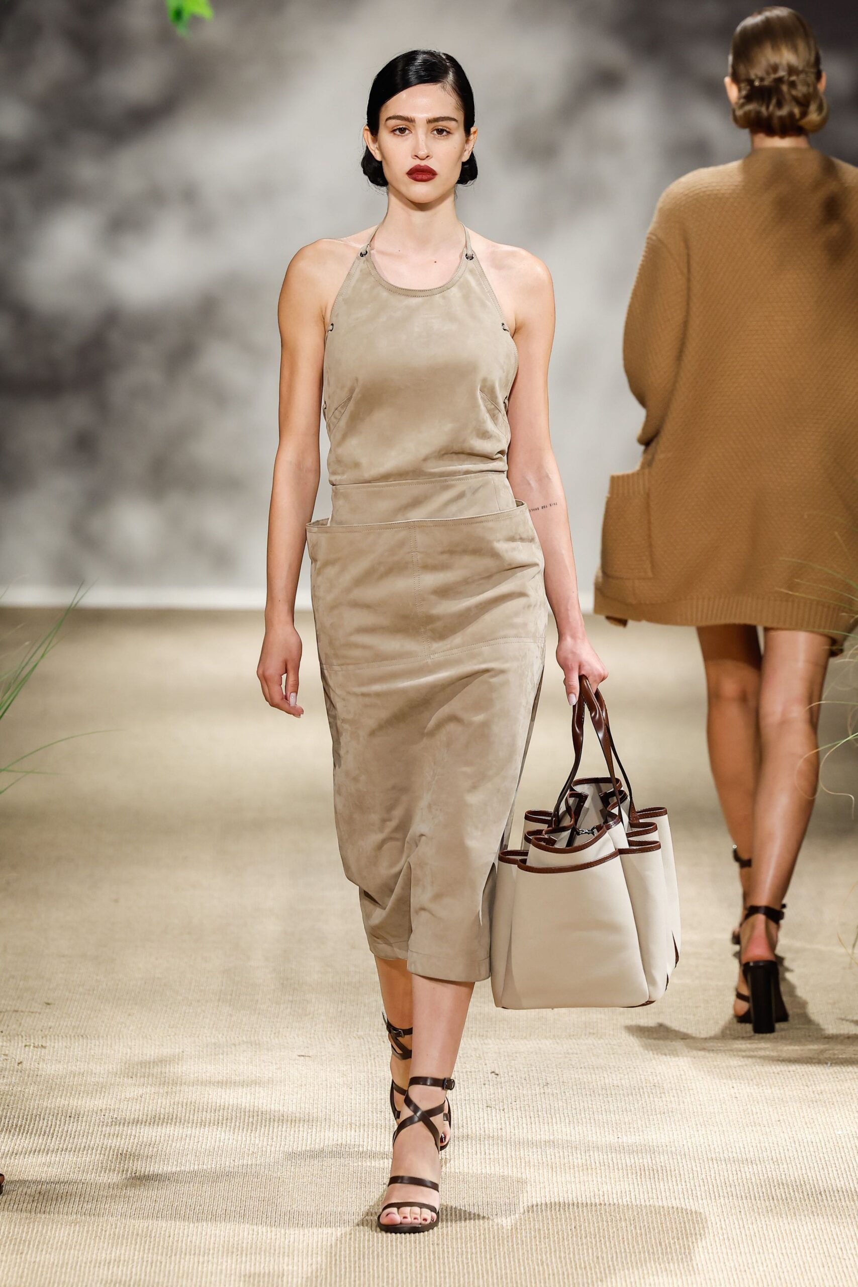 Οι mini bags δίνουν τη θέση τους στις oversized για το 2024-3