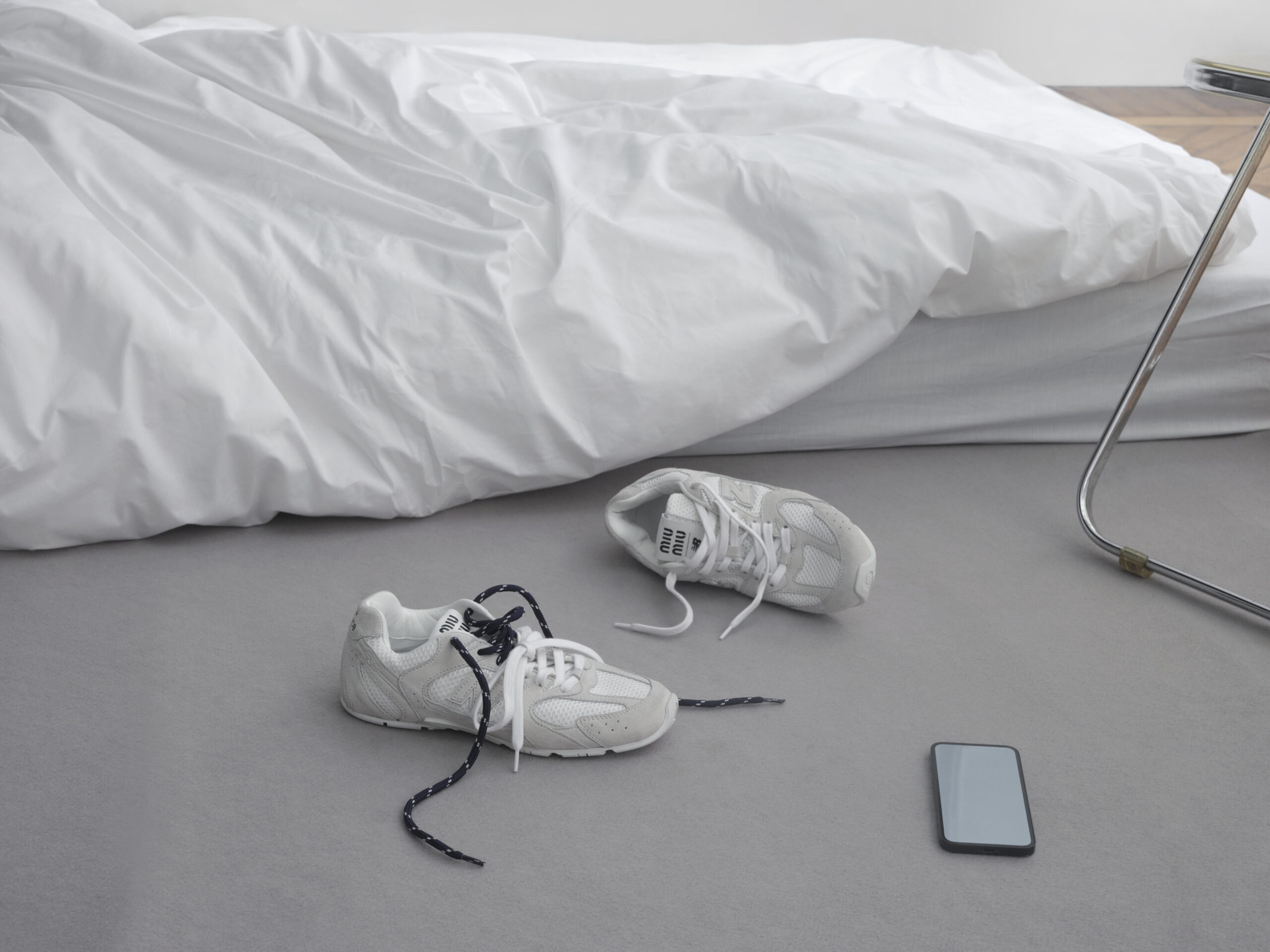 New Balance x Miu Miu 2024: Τα hot sneakers επιστρέφουν-3