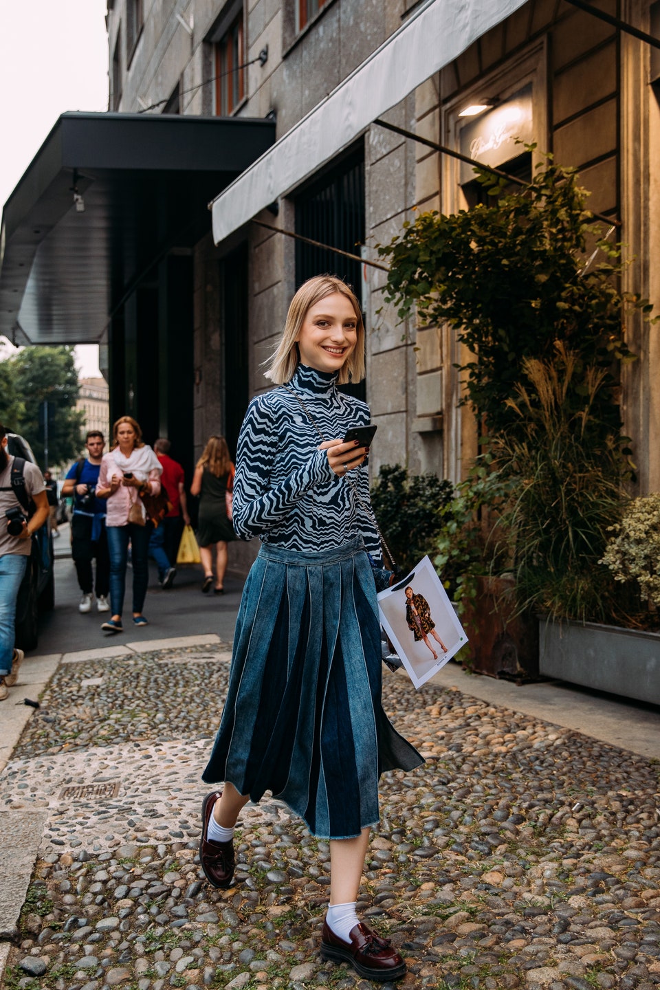 Loafers και midi φούστες: Είναι ο must συνδυασμός της άνοιξης-12