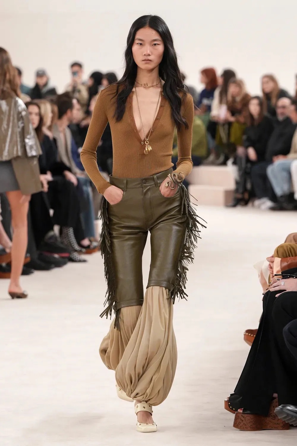 Chloé FW24: 4 trends από την πρώτη συλλογή της Chemena Kamali για τον οίκο-4