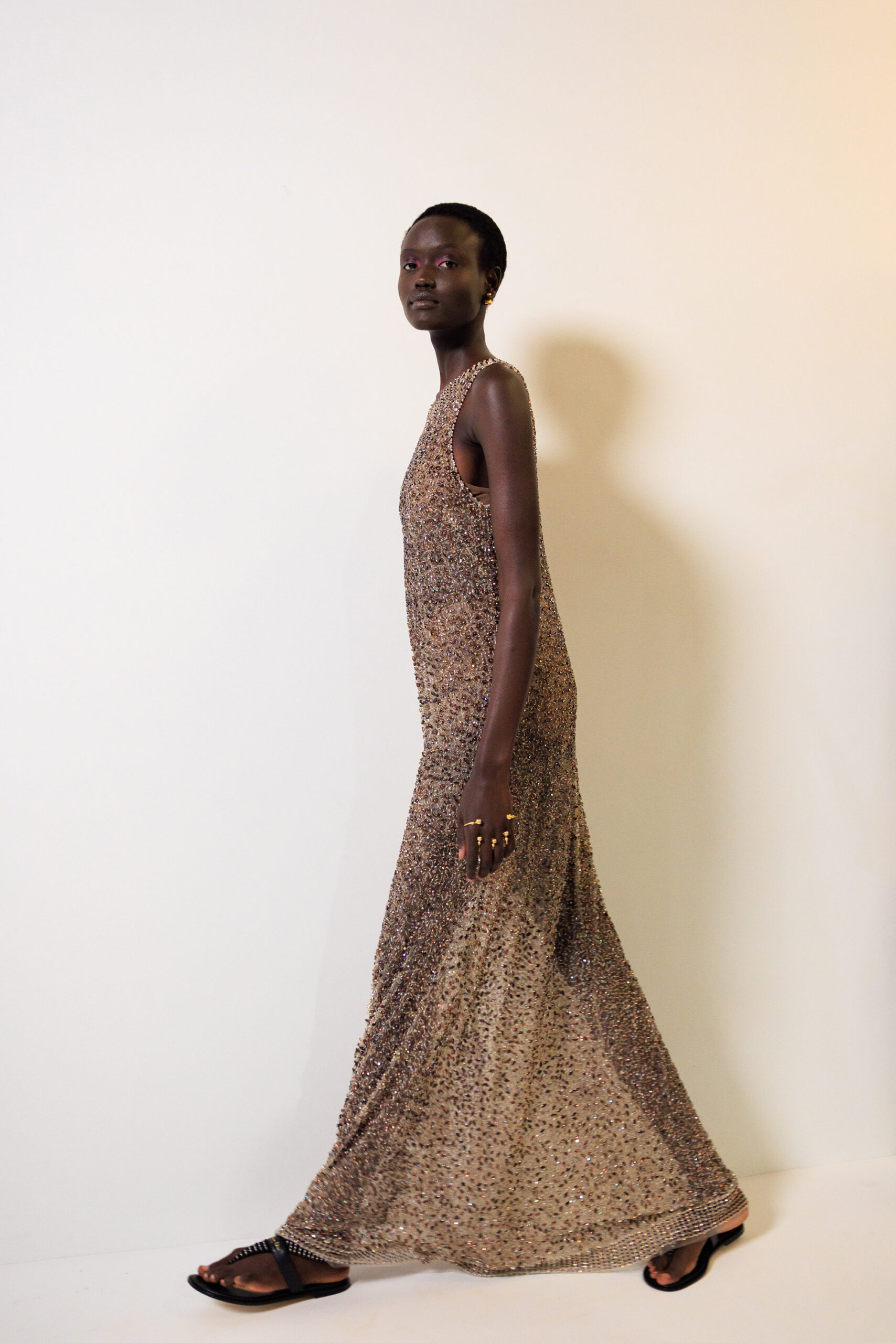 Dior FW 24-25: Επιστροφή στην ελευθερία των 60s-7