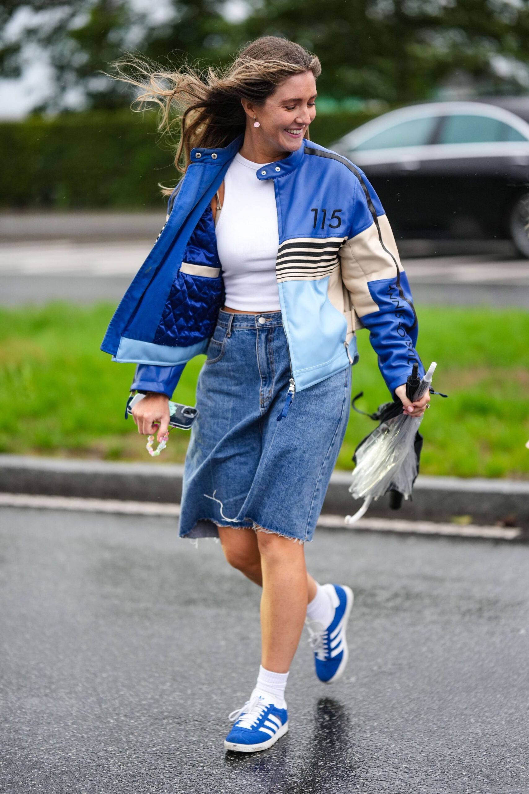Light blue Adidas: Τα πιο hot sneakers της άνοιξης-1