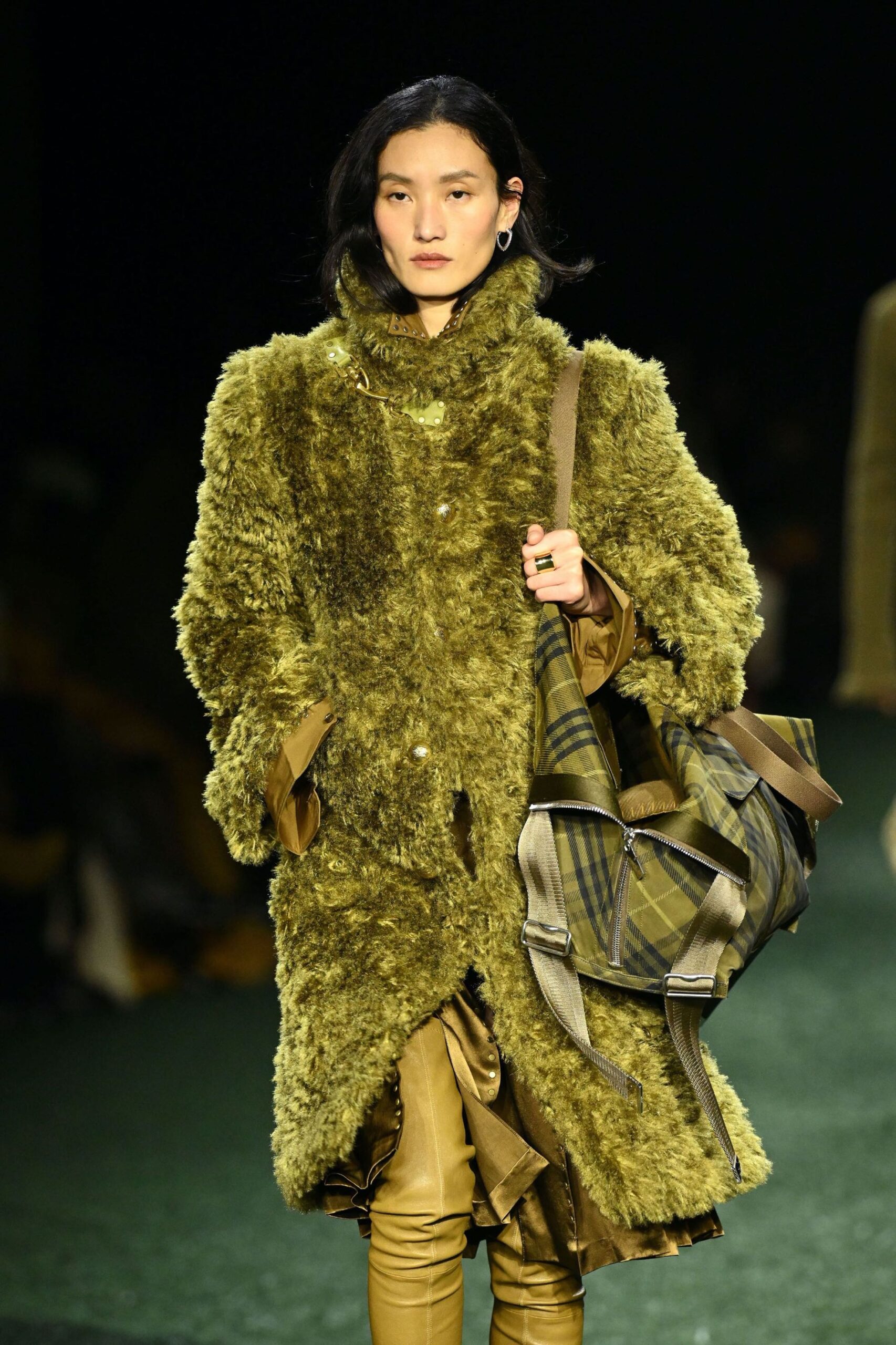 Burberry FW24: Όλες οι λεπτομέρειες για το νέο show του Daniel Lee-3