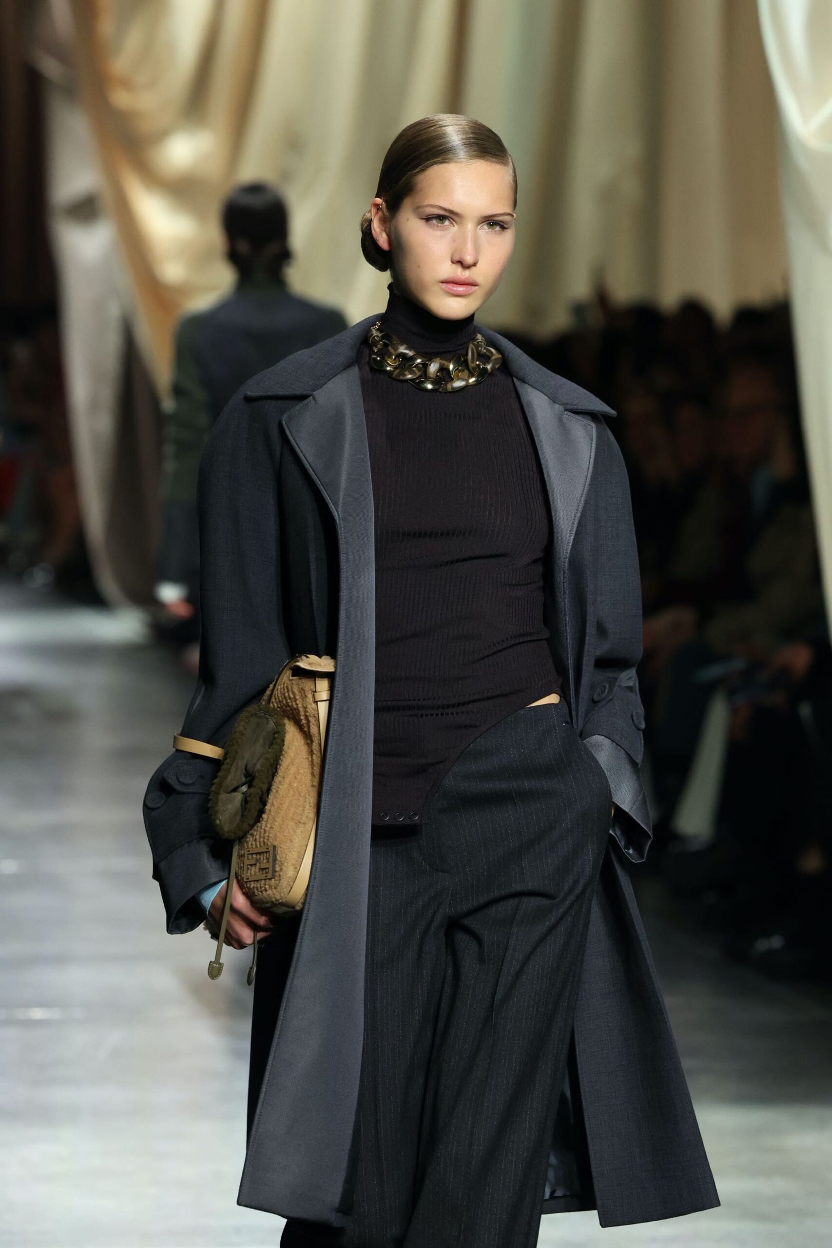 Fendi FW24: Ο Kim Jones επαναφέρει το utility style-4