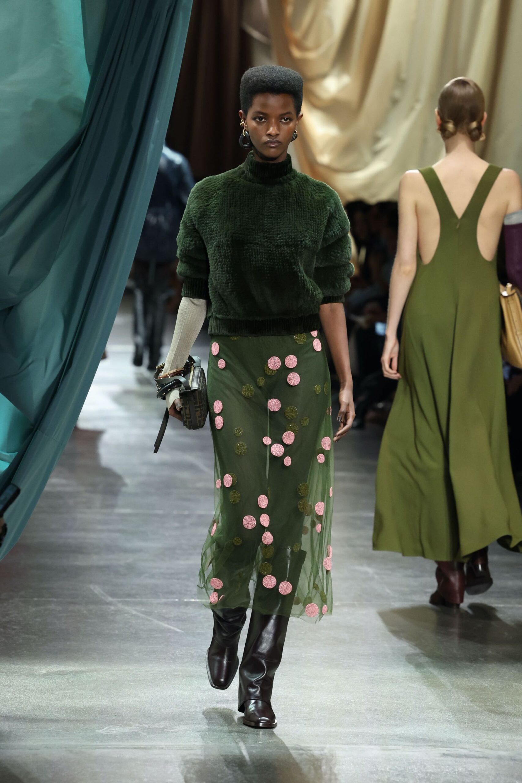 Fendi FW24: Ο Kim Jones επαναφέρει το utility style-1