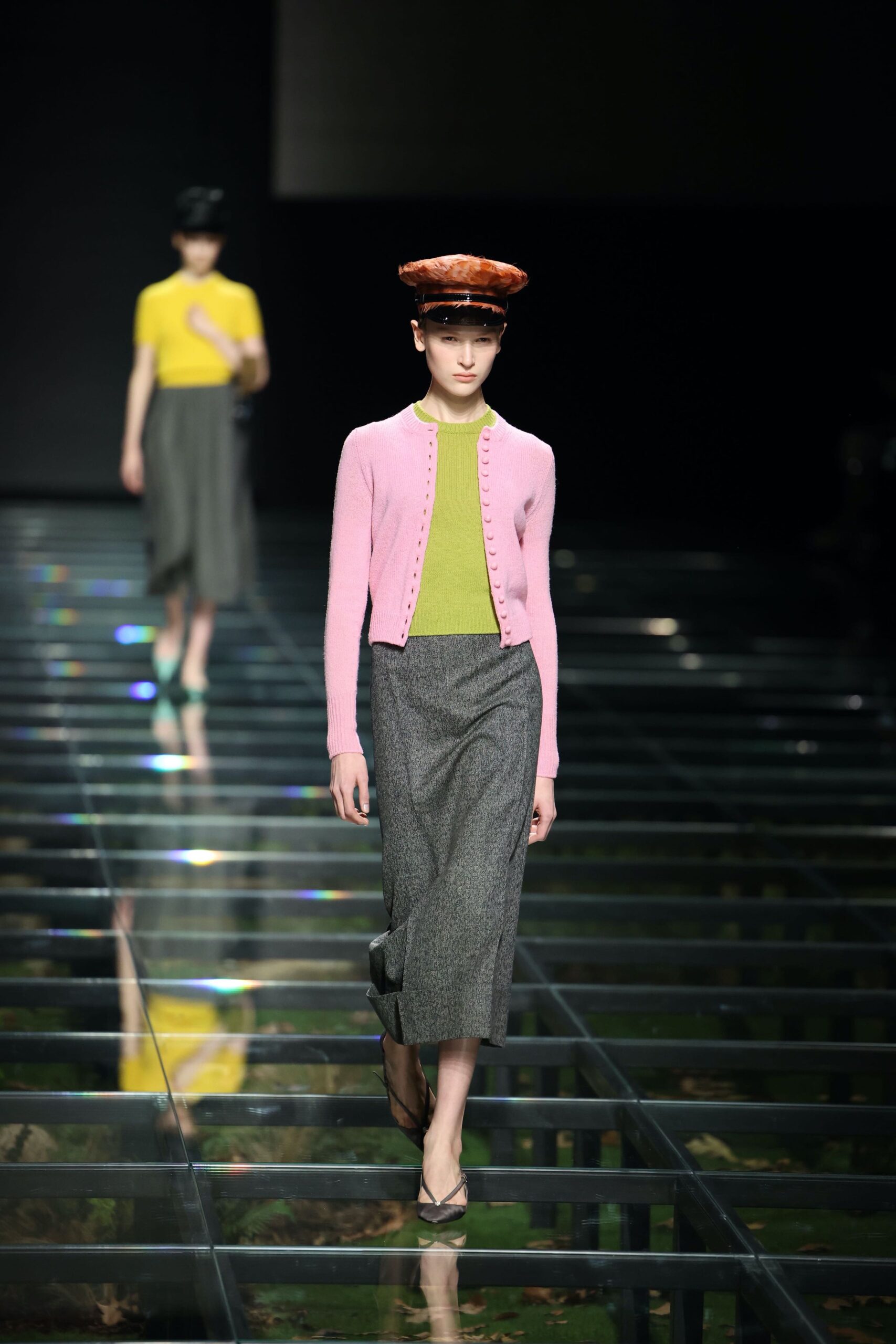 Prada FW24: Miuccia Prada και Raf Simons παρουσιάζουν την πιο ρομαντική συλλογή τους-1