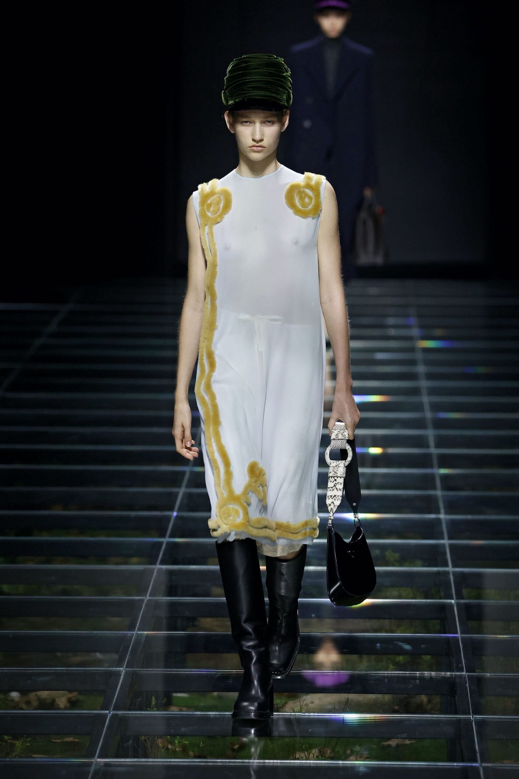 Prada FW24: Miuccia Prada και Raf Simons παρουσιάζουν την πιο ρομαντική συλλογή τους-2
