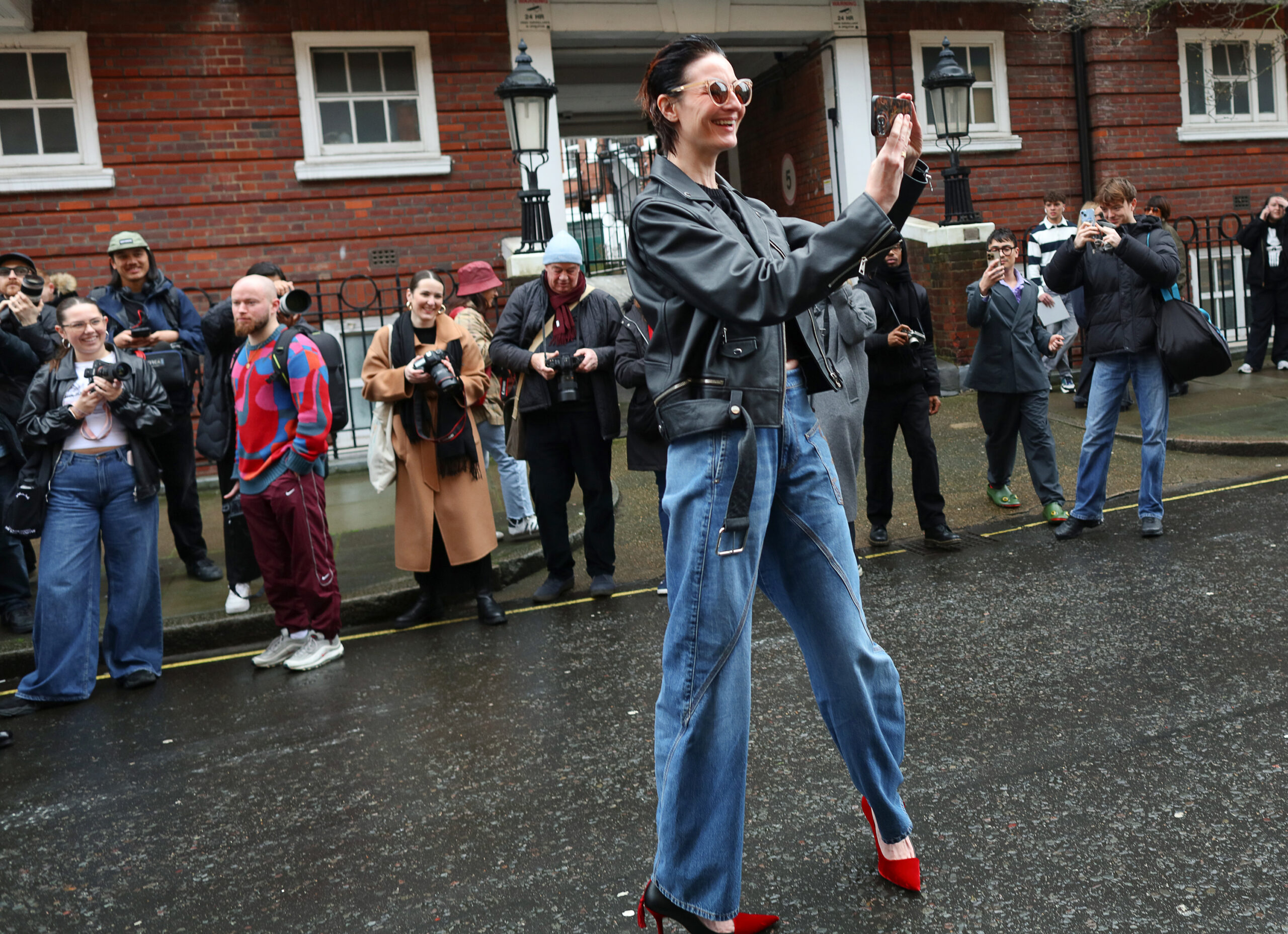 Εβδομάδα Μόδας Λονδίνου: Οι ωραιότερες street style εμφανίσεις-18