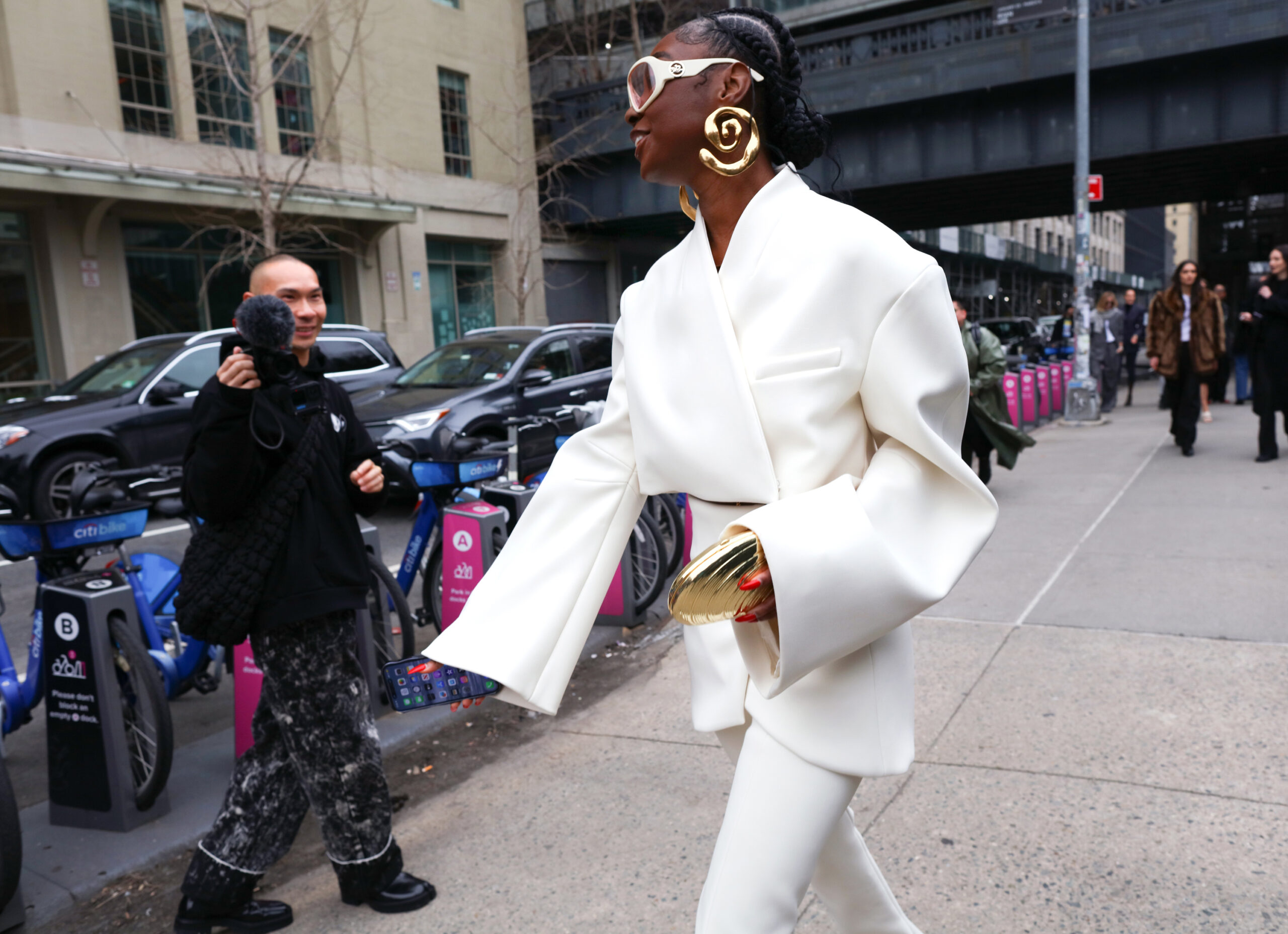 Εβδομάδα Μόδας Νέας Υόρκης: Οι καλύτερες street style moments γίνεται έμπνευση για τα πρώτα ανοιξιάτικα looks-21