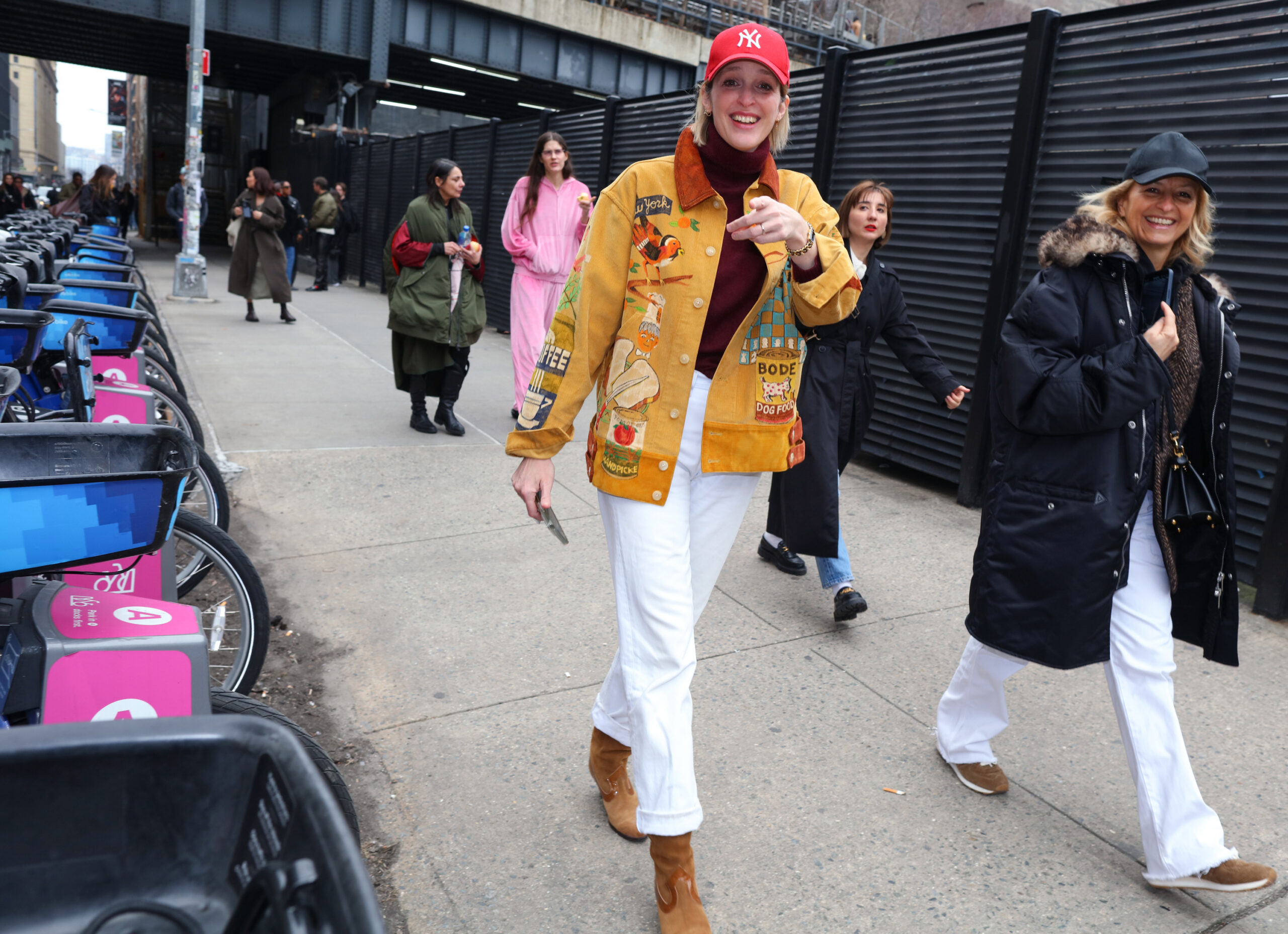 Εβδομάδα Μόδας Νέας Υόρκης: Οι καλύτερες street style moments γίνεται έμπνευση για τα πρώτα ανοιξιάτικα looks-19