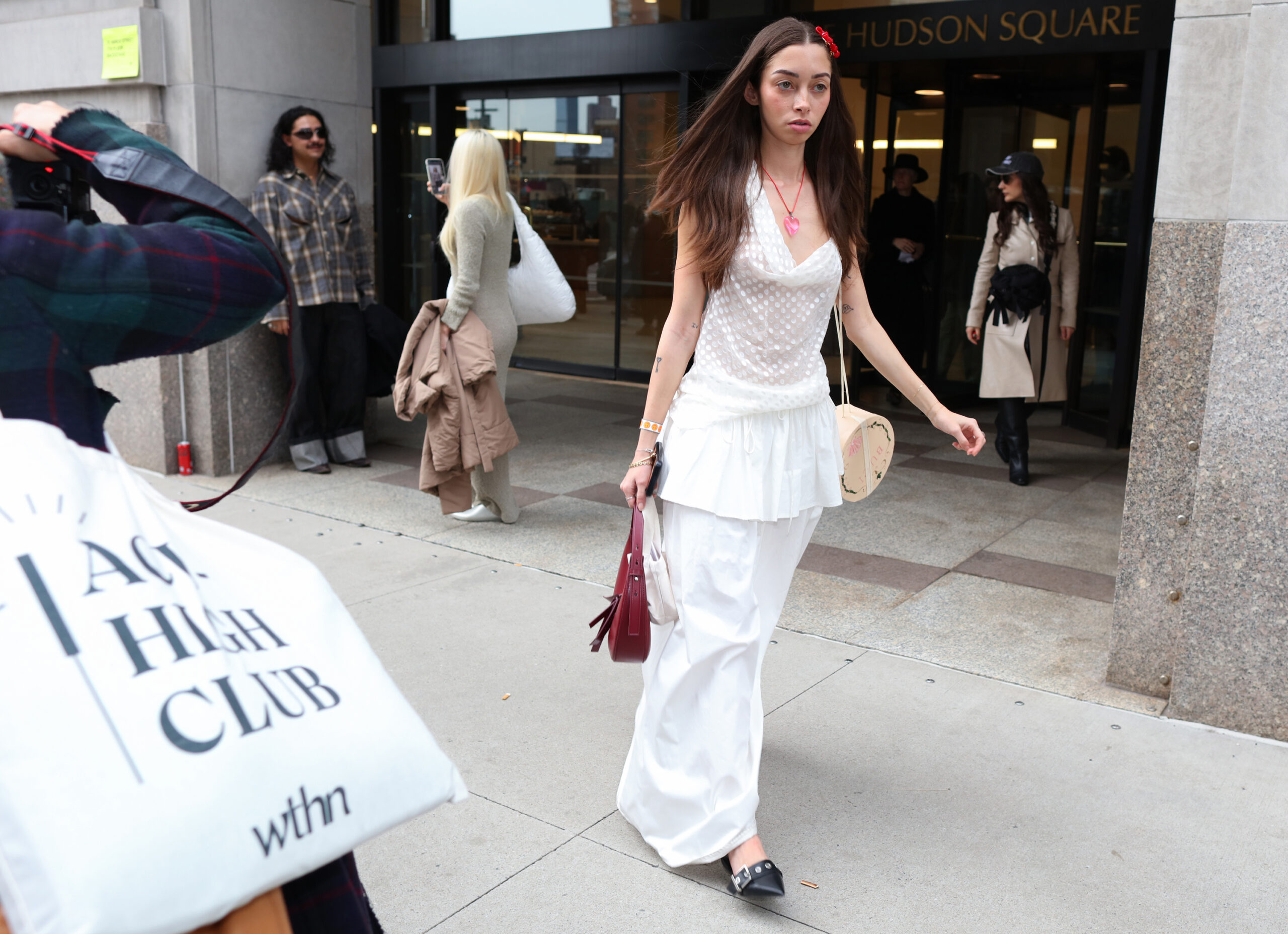 Εβδομάδα Μόδας Νέας Υόρκης: Οι καλύτερες street style moments γίνεται έμπνευση για τα πρώτα ανοιξιάτικα looks-4