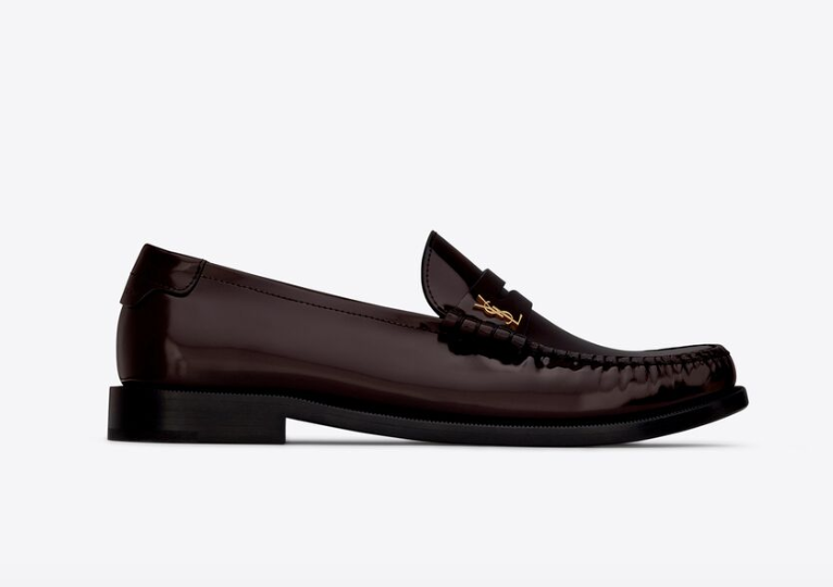 Loafers και midi φούστες: Είναι ο must συνδυασμός της άνοιξης-19