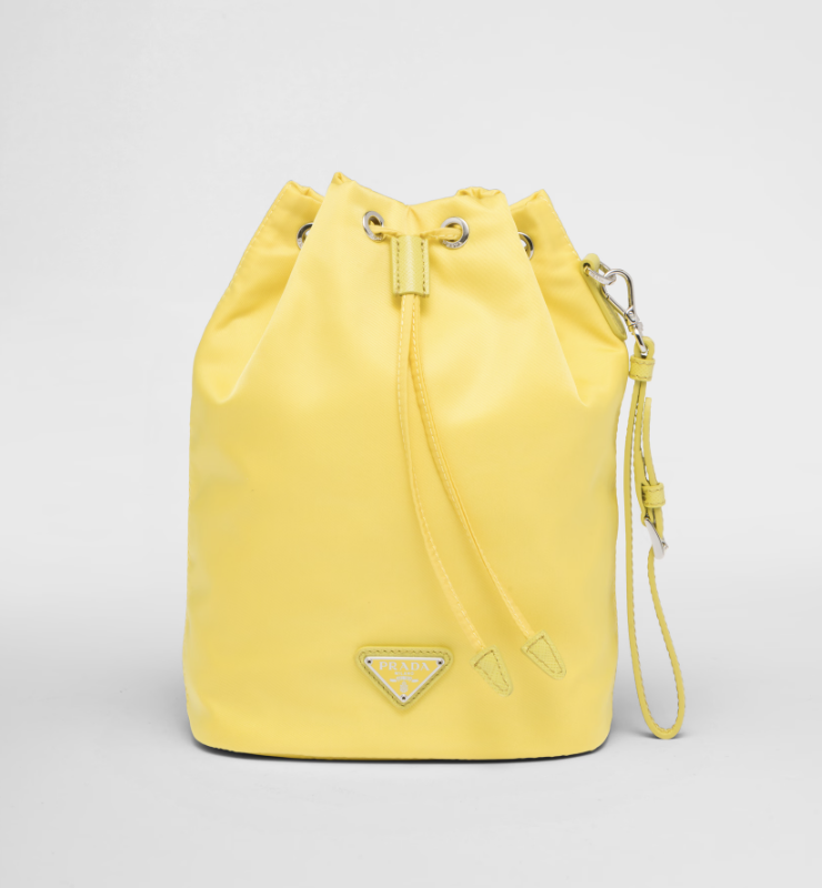 Τσάντα με κορδόνι: Είναι το bag trend της άνοιξης-2