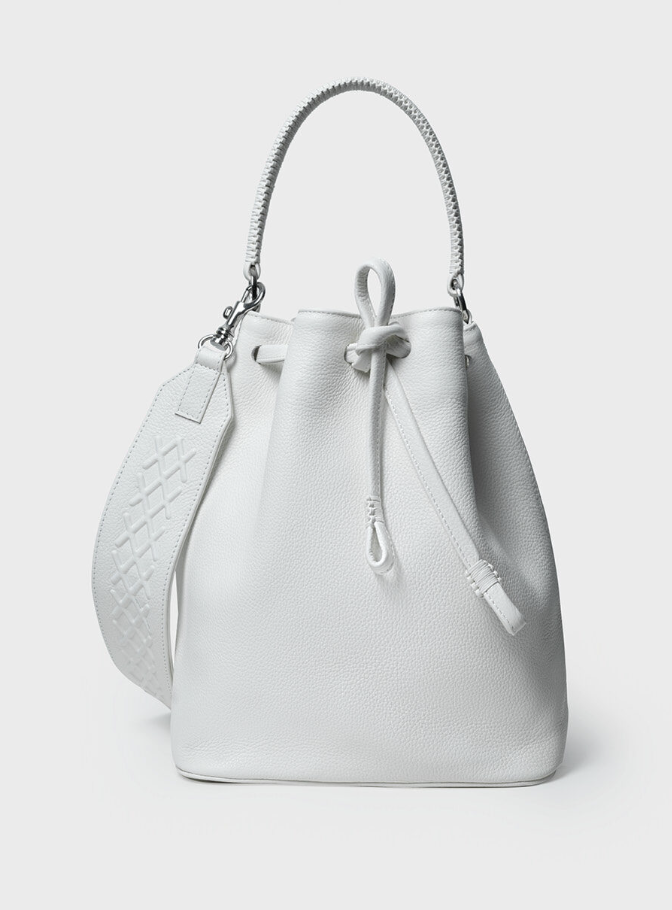 Τσάντα με κορδόνι: Είναι το bag trend της άνοιξης-5