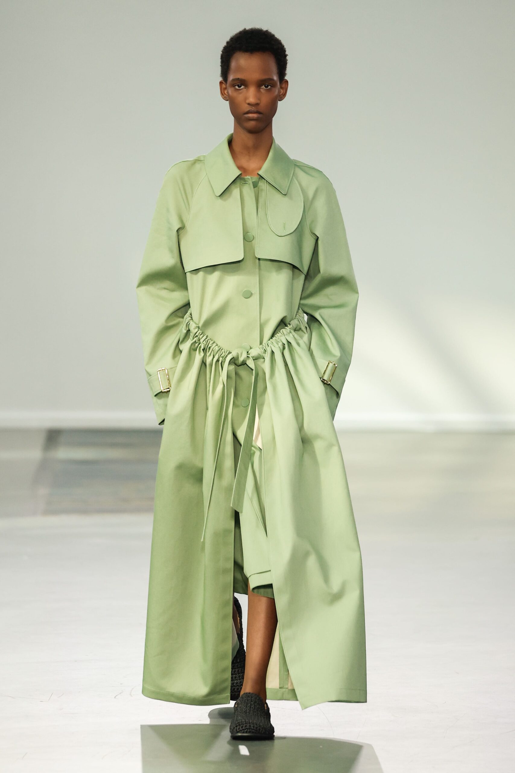 Κομψό όσο και το μαύρο: Το olive green είναι το it χρώμα της άνοιξης-1