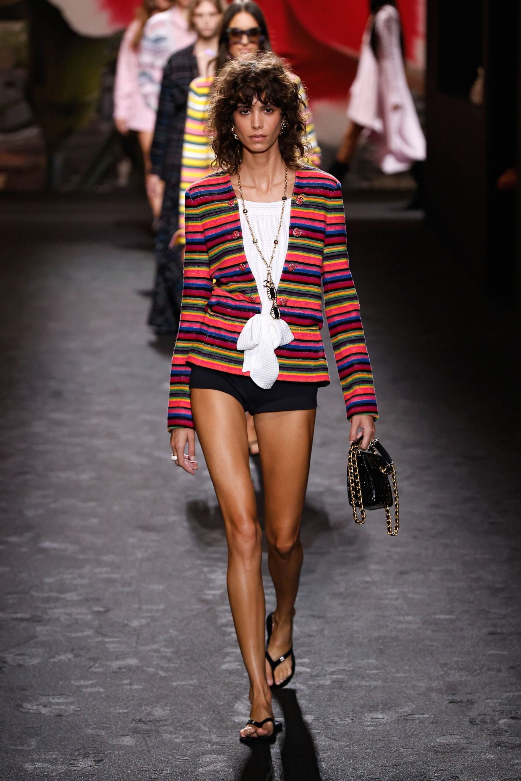 Μετά τις micro skirts, τα micro shorts είναι η νέα μας εμμονή-1