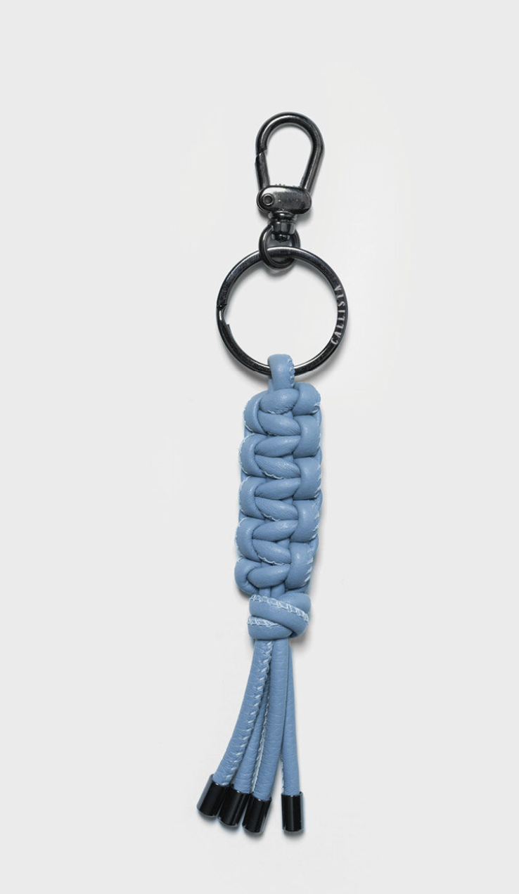 Bag Charms: Η λεπτομέρεια που αλλάζει στυλ στην τσάντα μας αυτή τη σεζόν-6