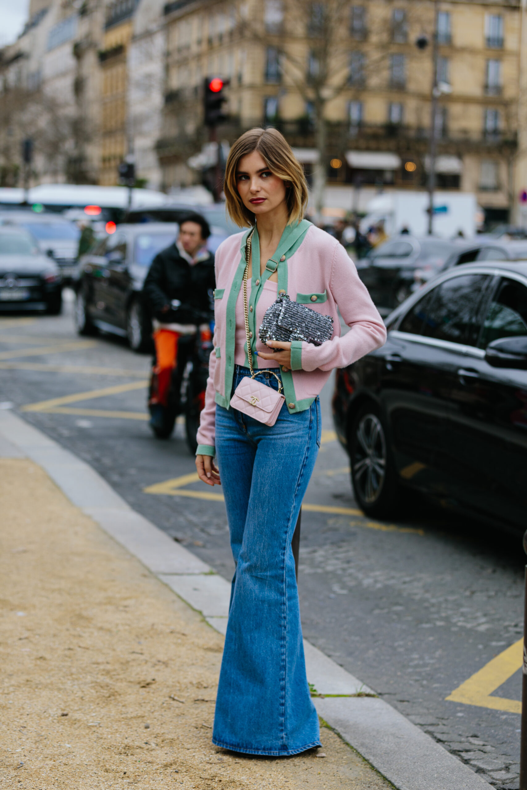 Τα 8 πανωφόρια της άνοιξης από το street style του Παρισιού-5