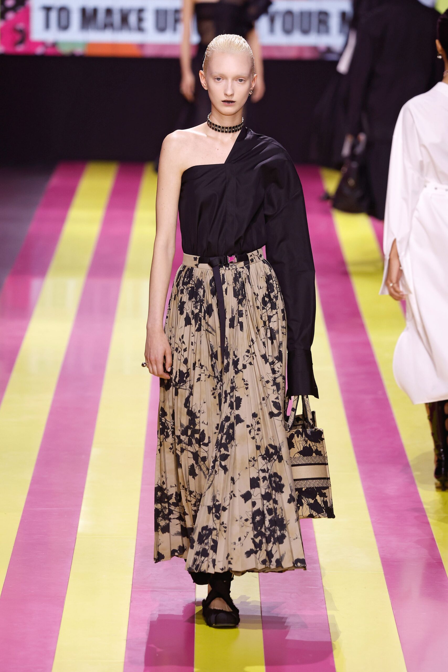 Flowy skirt: Οι συνδυασμοί για να φορέσετε την αέρινη φούστα της άνοιξης-5