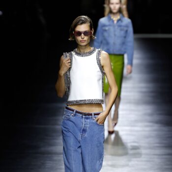 5-trending-jeans-από-τις-πασαρέλες-της-άνοιξης-308140