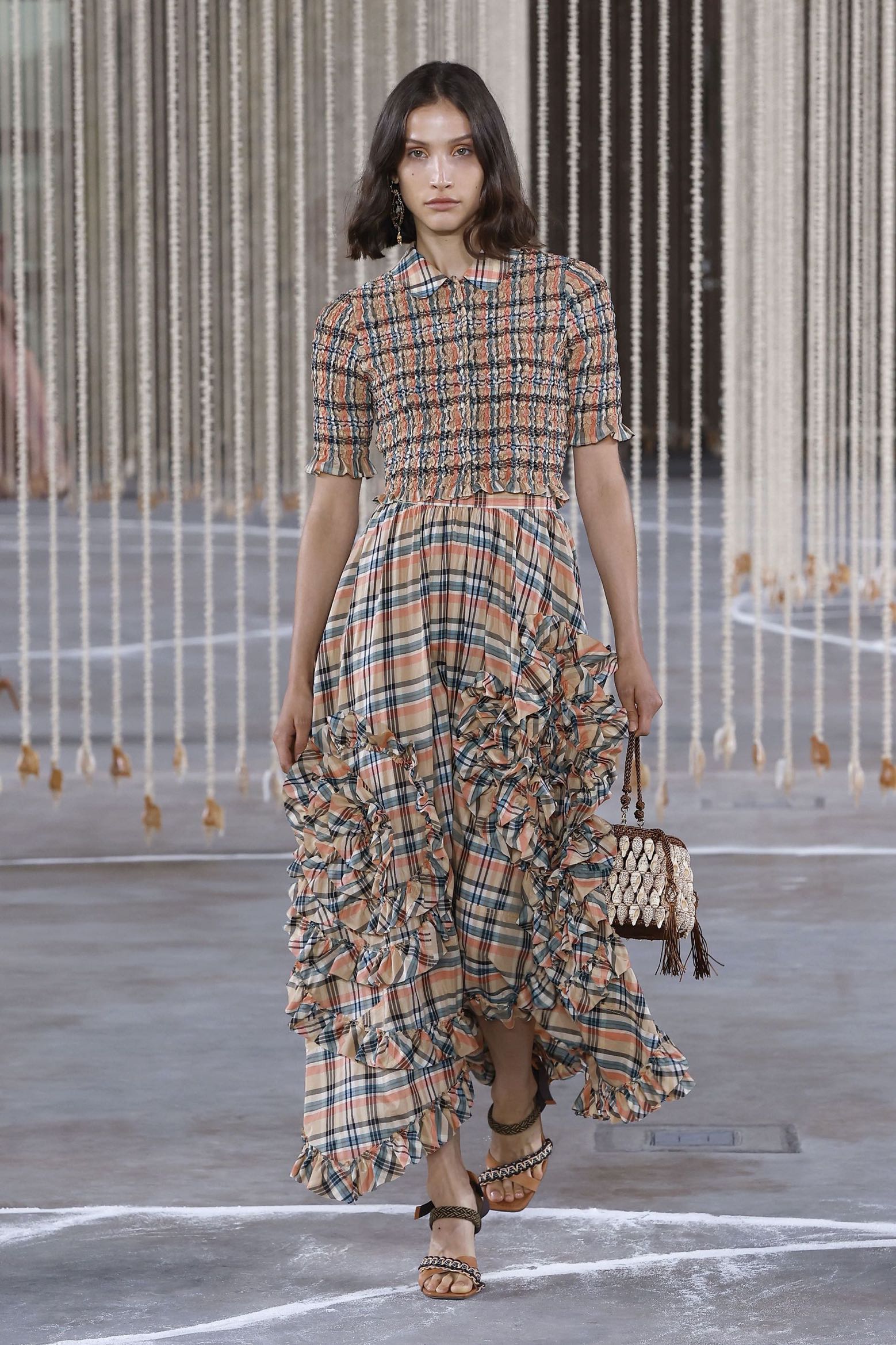 Flowy skirt: Οι συνδυασμοί για να φορέσετε την αέρινη φούστα της άνοιξης-7