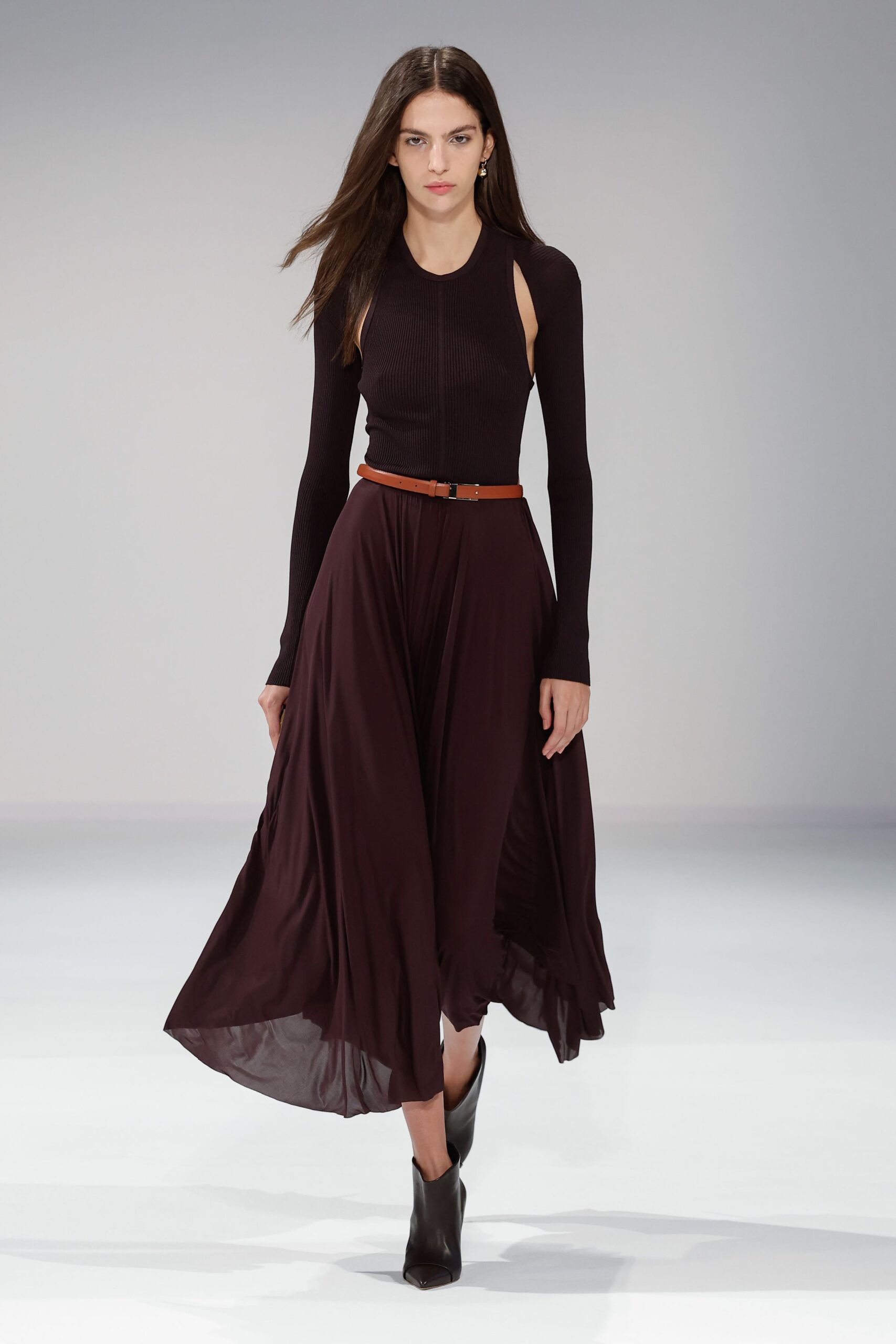 Flowy skirt: Οι συνδυασμοί για να φορέσετε την αέρινη φούστα της άνοιξης-1