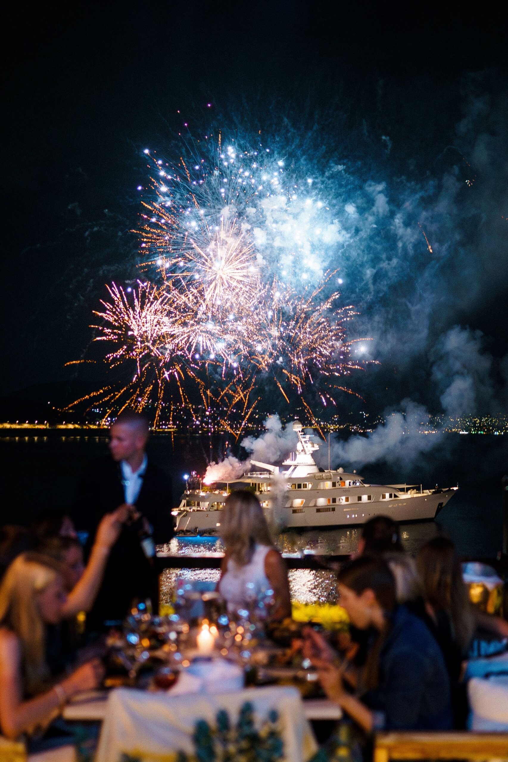 Το Island club restaurant καλωσορίζει τα summer nights στις 9 Μαΐου-7