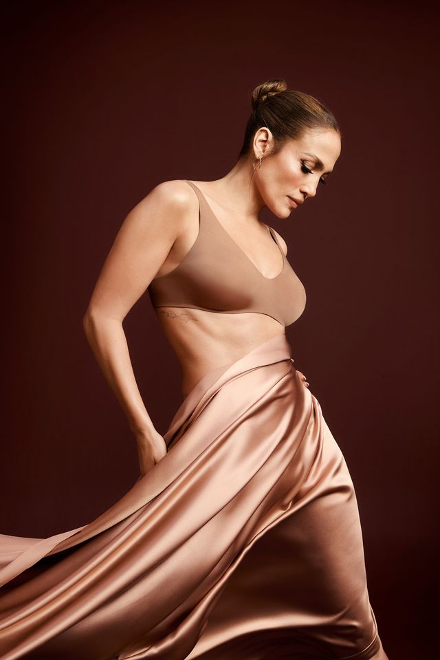 Η Jennifer Lopez φορά τα νέα Silky Intimates της Intimissimi-1