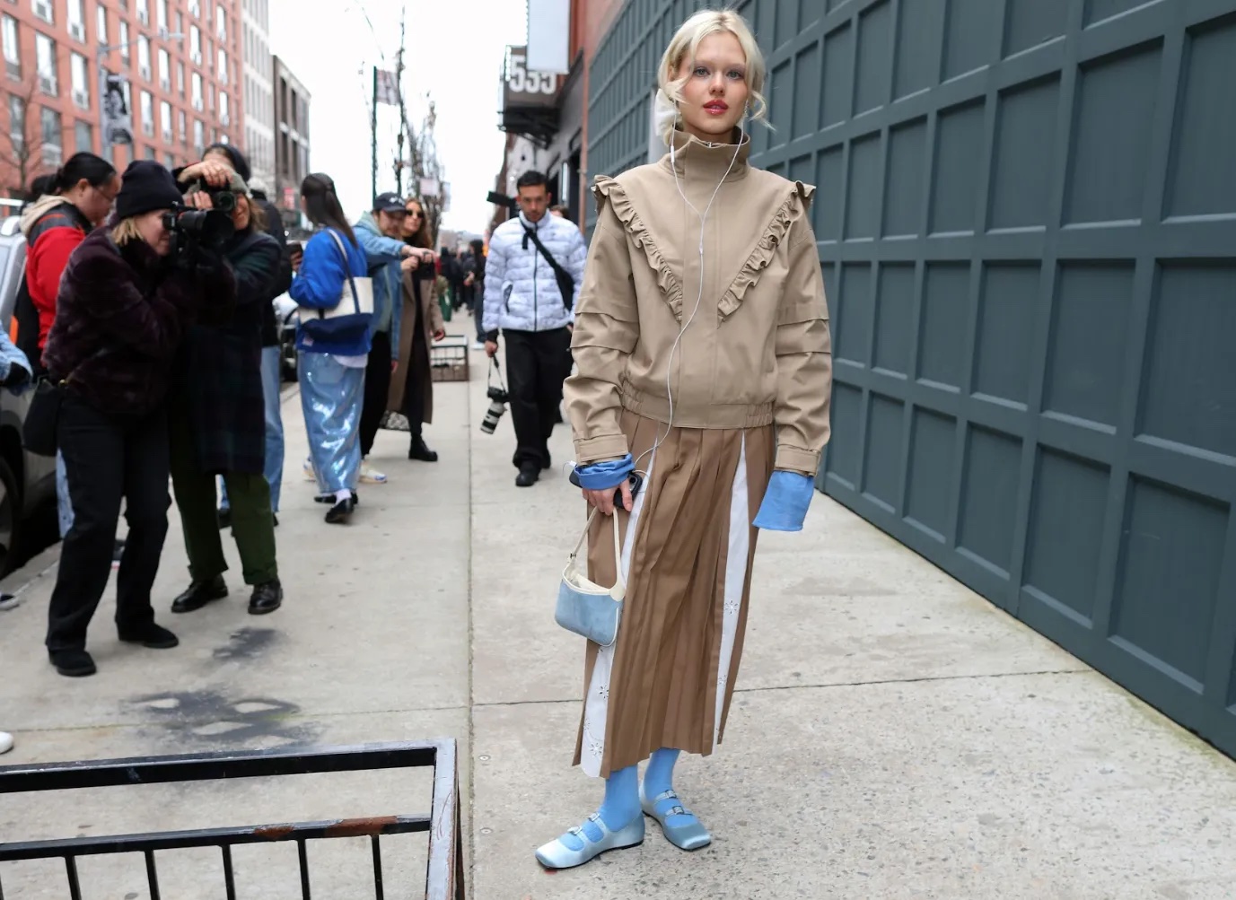Baby blue: Ο οδηγός της Vogue για να φορέσετε το χρώμα της άνοιξης-3