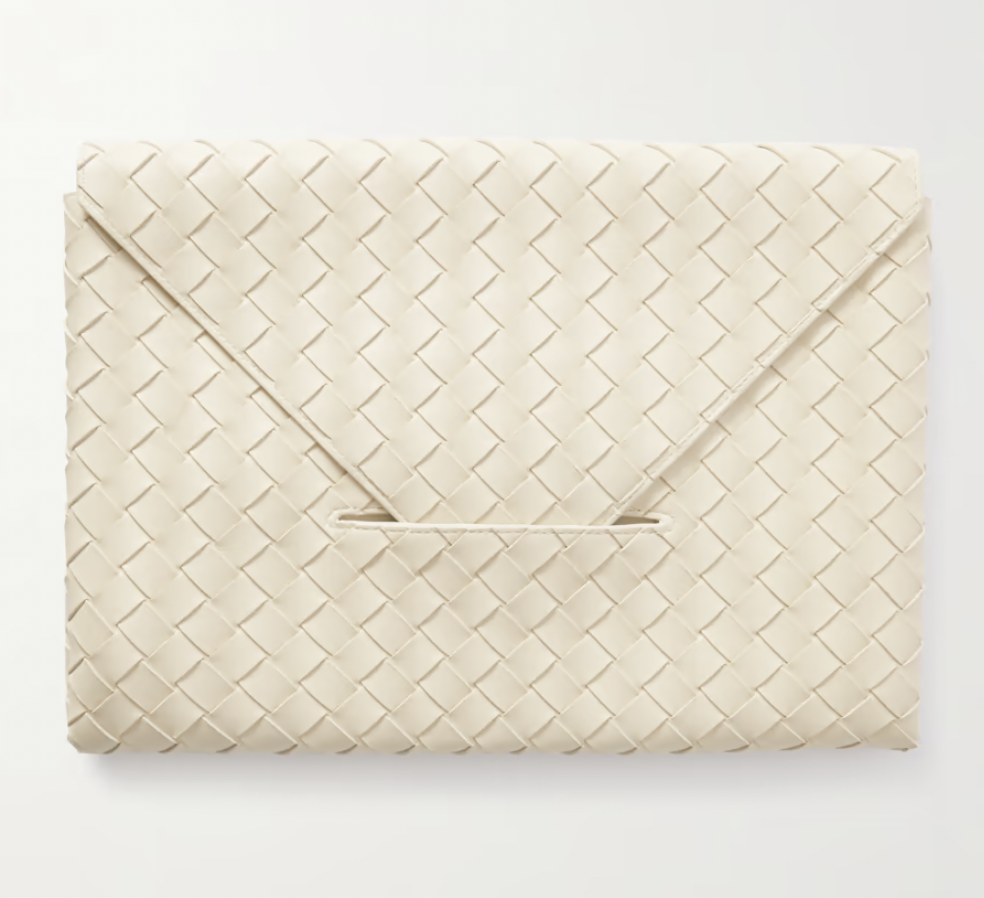 Day Clutch: Η τσάντα που θα δώσει μια κομψή πινελιά σε όλα τα looks-1