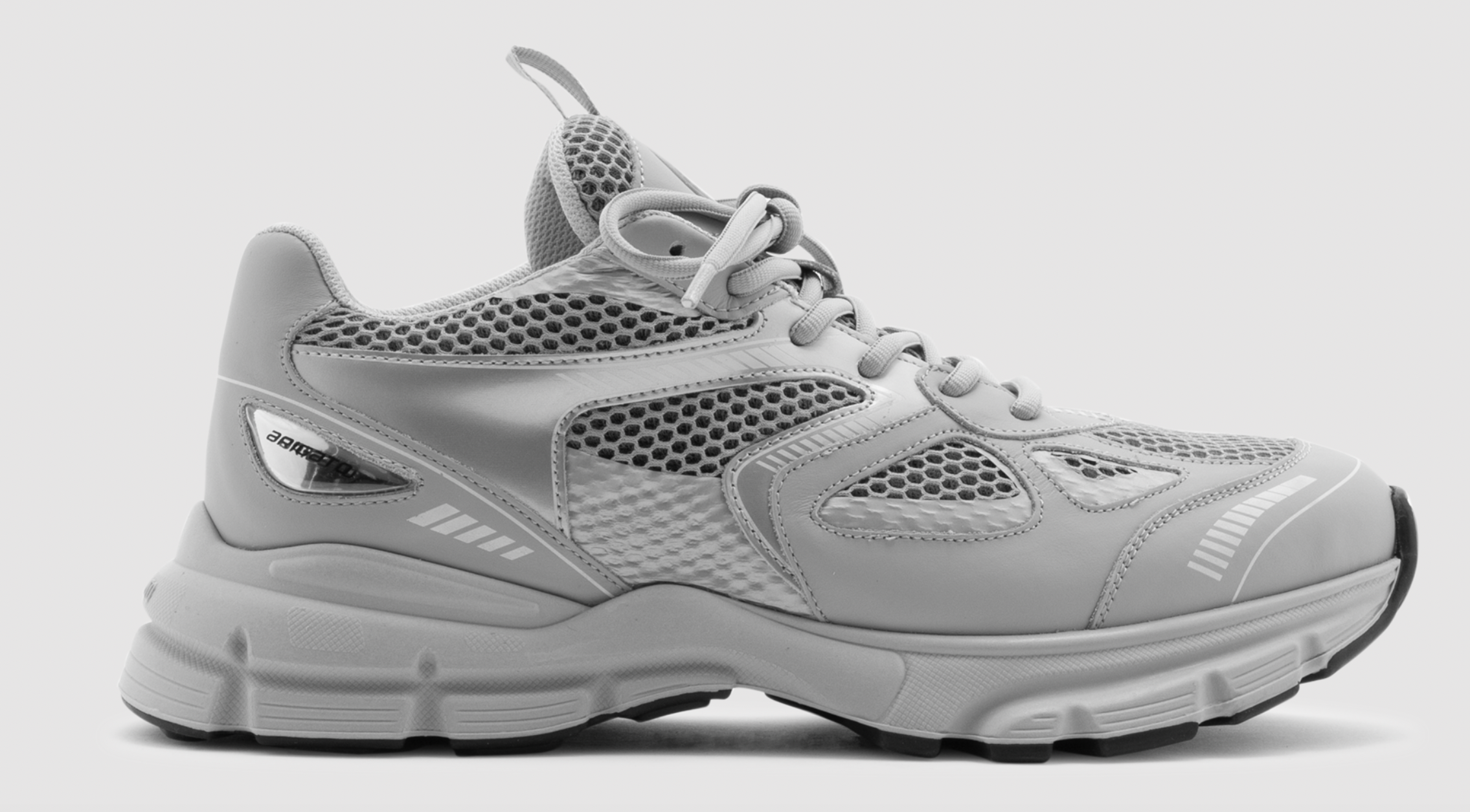 Φόρεμα με sneakers: 5 συνδυασμοί από τα supermodels για όλο το καλοκαίρι-11