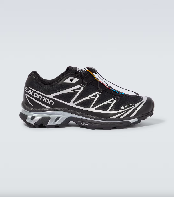 6 μαύρα sneakers που είναι trending κάθε σεζόν-3