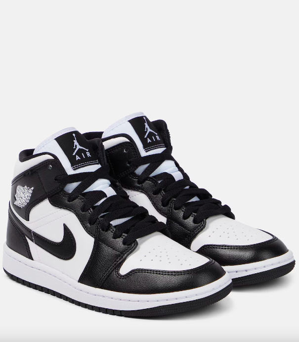 6 μαύρα sneakers που είναι trending κάθε σεζόν-2