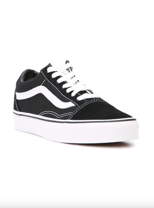 6 μαύρα sneakers που είναι trending κάθε σεζόν-5