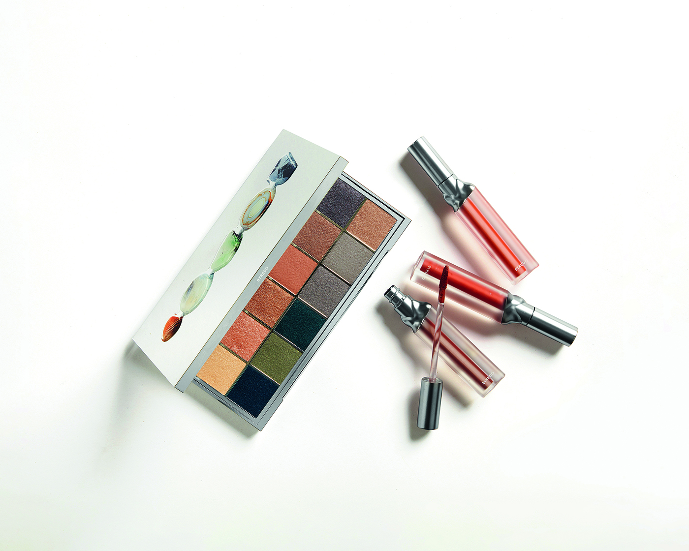 Η Lucia Pica αποκλειστικά στη Vogue Greece-2