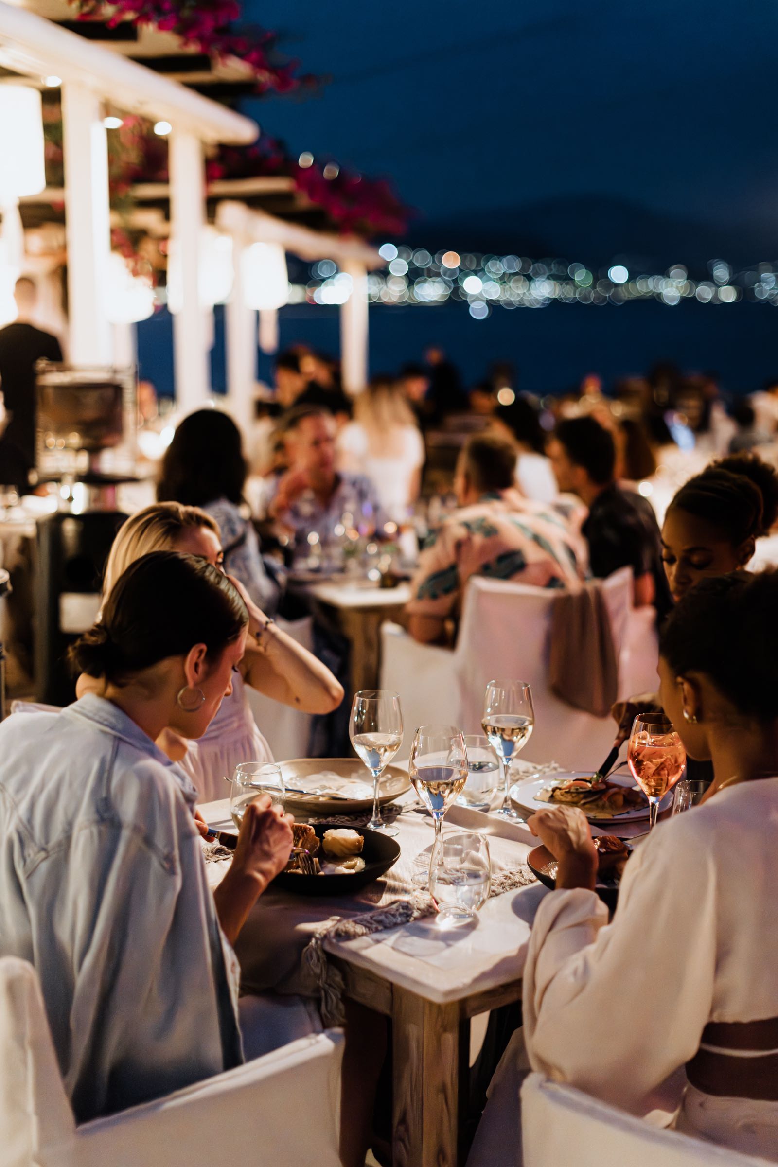 Το Island club restaurant καλωσορίζει τα summer nights στις 9 Μαΐου-1
